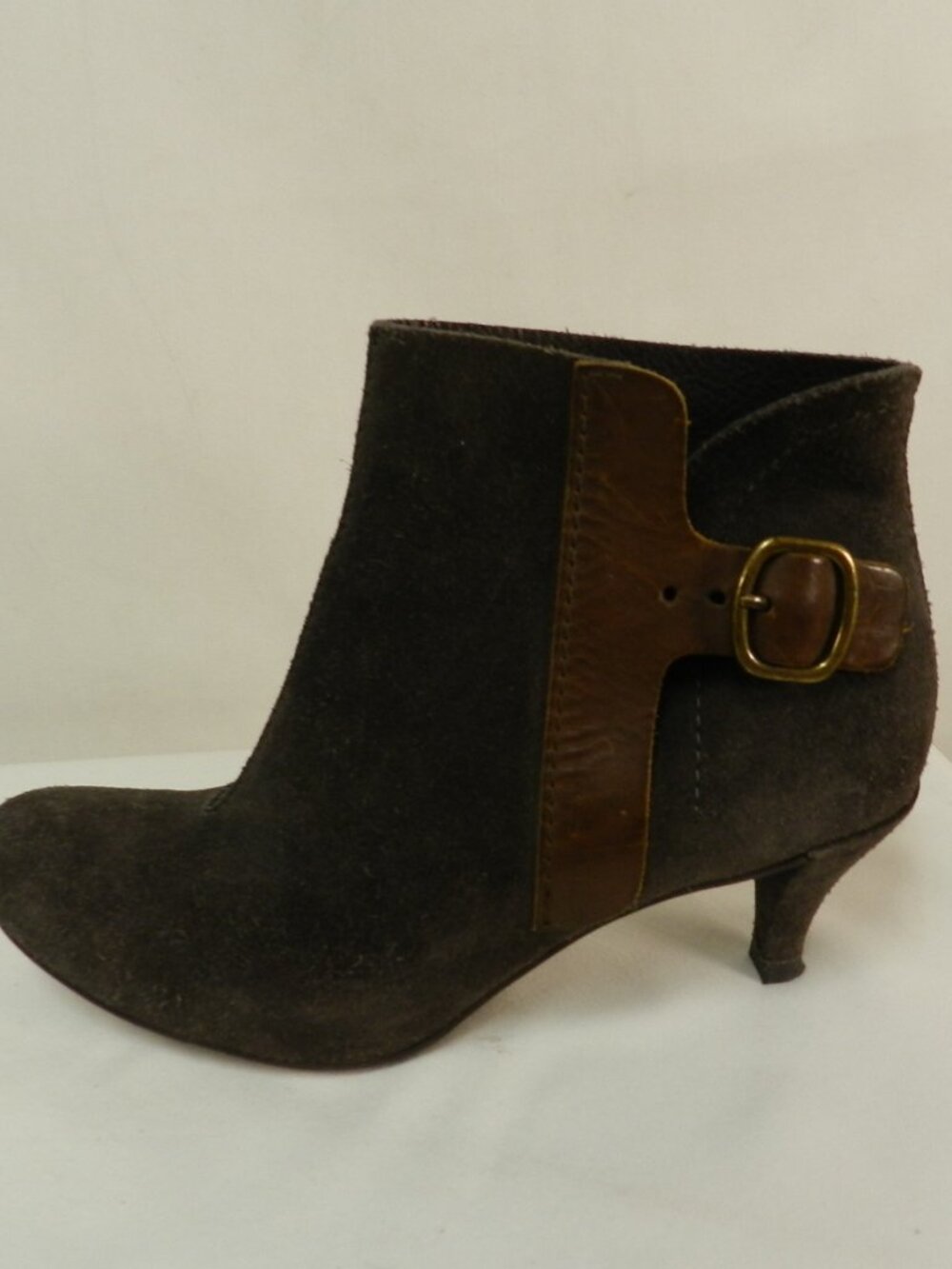 Pedro Garcia Suede w/ Leather Buckle ankle heeled boots booties Size Sz 38.5 8.5